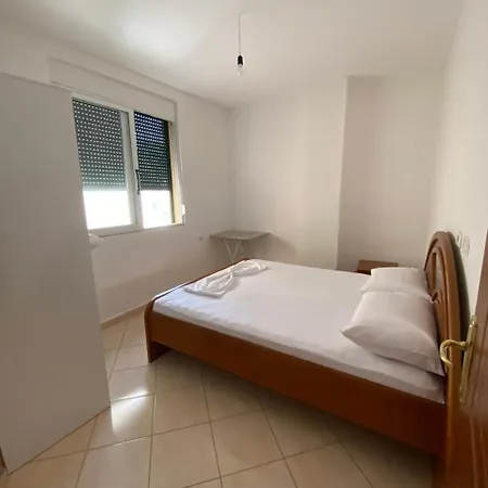 Apartment Xhelili Apartament *