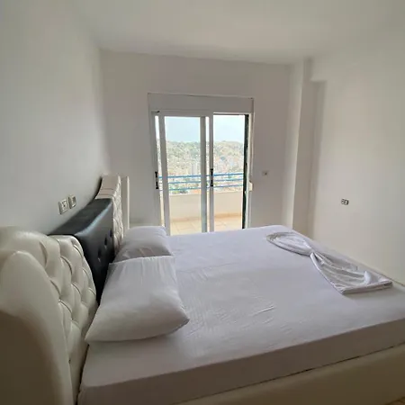 Xhelili Apartament Apartment *
