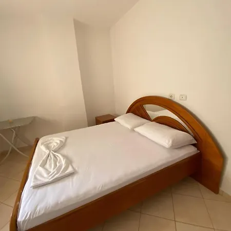 Xhelili Apartament Apartment